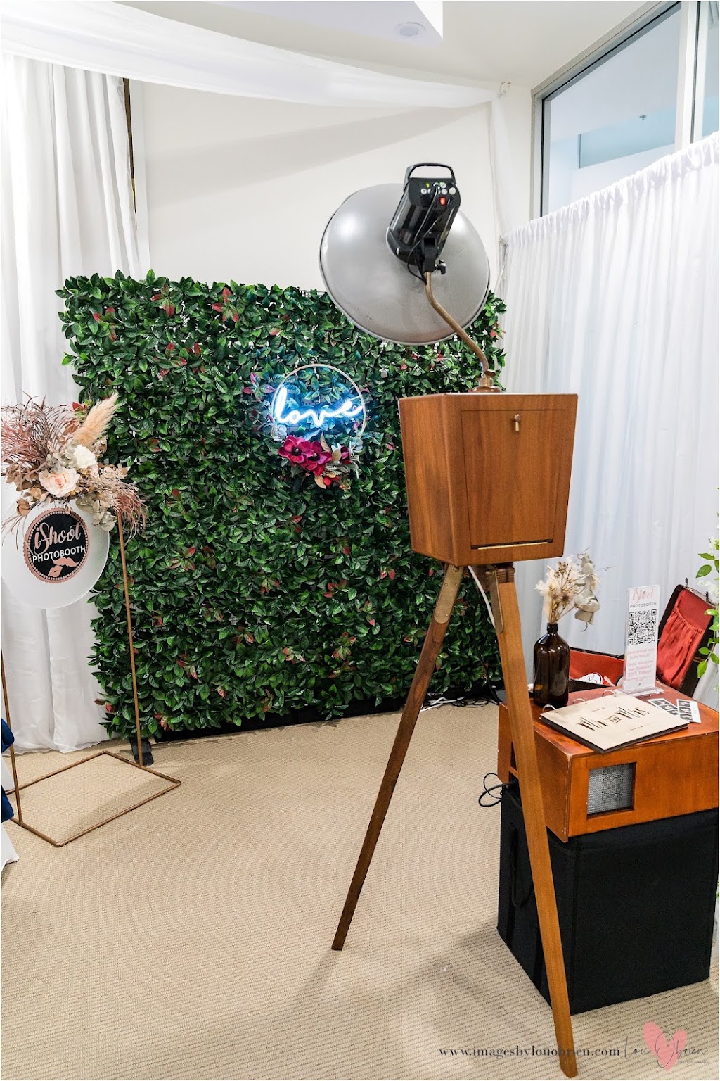 iShoot Photobooth | 70 Amhurst St, Slade Point QLD 4740, Australia | Phone: 0404 447 125
