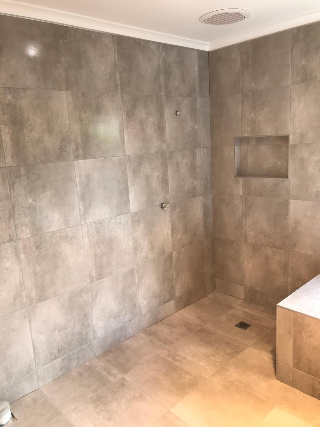 GM Tiling Gippsland | 86 Bridle Rd, Morwell VIC 3840, Australia | Phone: 0433 655 301