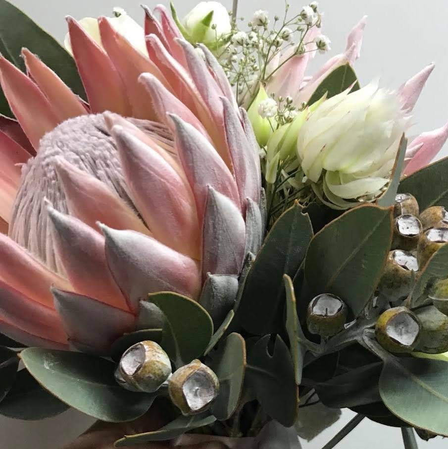 Janelle Bond Flowers | 18 Balnagowan Ave, Colac VIC 3250, Australia | Phone: 0437 451 150