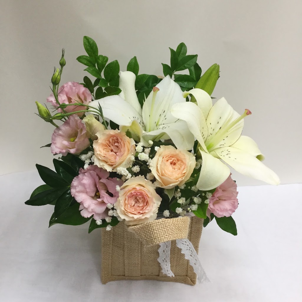 Beerwah Flowers and Gifts | florist | shop 3/2 Turner St, Beerwah QLD 4519, Australia | 0754946755 OR +61 7 5494 6755
