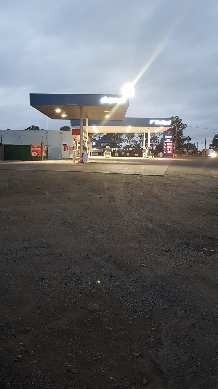 United Petroleum | gas station | 1465-1467 Elizabeth Dr, Kemps Creek NSW 2178, Australia | 0298261342 OR +61 2 9826 1342