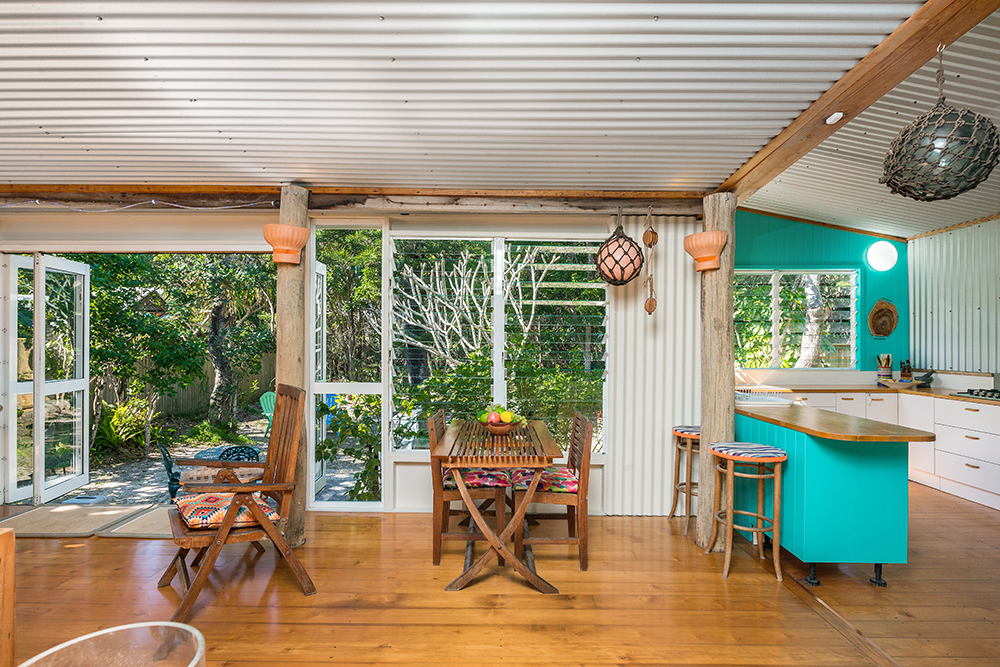 Beachcombers Cottage Beachfront | 69 Alcorn St, Suffolk Park NSW 2481, Australia