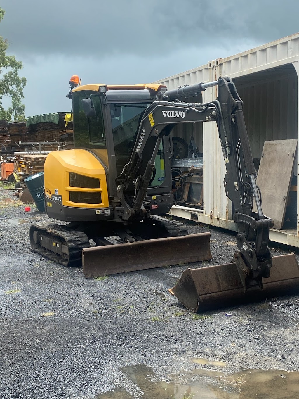 EZY Excavator hire | 5 Malouf St, Guildford West NSW 2161, Australia | Phone: 0450 679 704