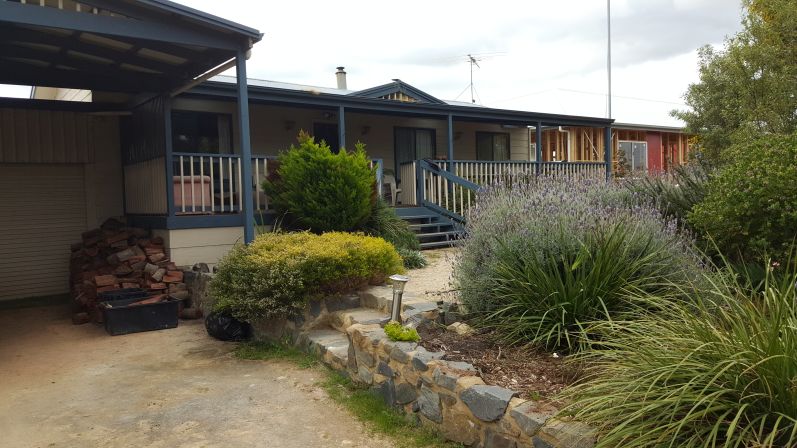 Clayton Bay Cottage with views all the way to Goolwa | lodging | 10 Bayview Rd, Clayton Bay SA 5256, Australia | 0409841112 OR +61 409 841 112