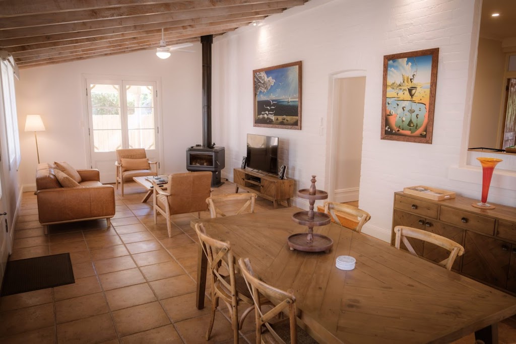 Winton Cottage | 123 High St, Maldon VIC 3463, Australia | Phone: 0422 617 330