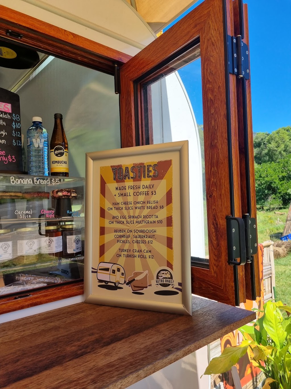 Retro Roast Coffee Van | Cordeaux Rd, Mount Kembla NSW 2526, Australia | Phone: 0413 283 610