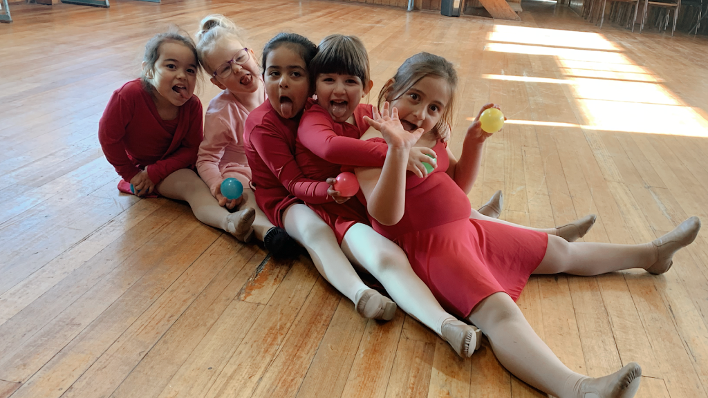 Fairway Dance School | 744 Plenty Rd, Reservoir VIC 3073, Australia | Phone: 0423 692 899