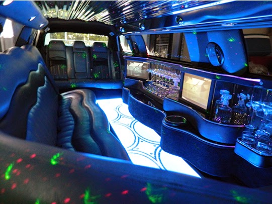 SuperStretch300 Limousines | 15 Silky Oak Pl, Pelican Waters QLD 4551, Australia | Phone: 0447 718 751