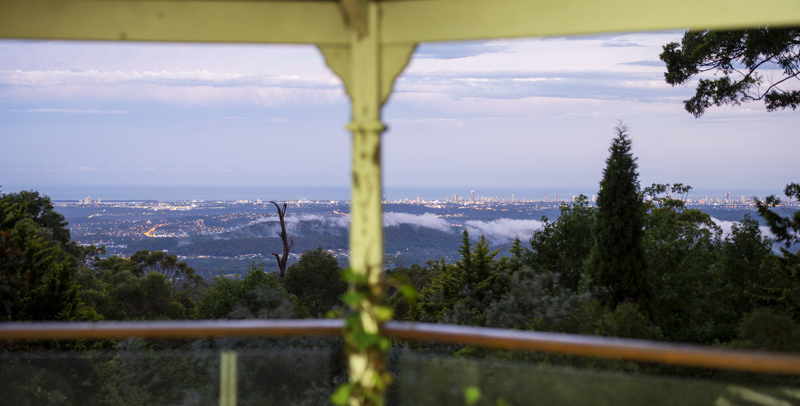 Broadview: A Coastal Panorama | 25 St James Ct, Tamborine Mountain QLD 4272, Australia | Phone: 0432 035 385