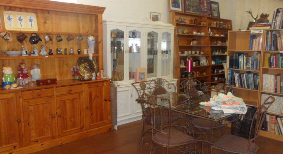 Pingvin Booksellers & Antiques | home goods store | 172 Johnson St, Maffra VIC 3860, Australia | 0351472135 OR +61 3 5147 2135