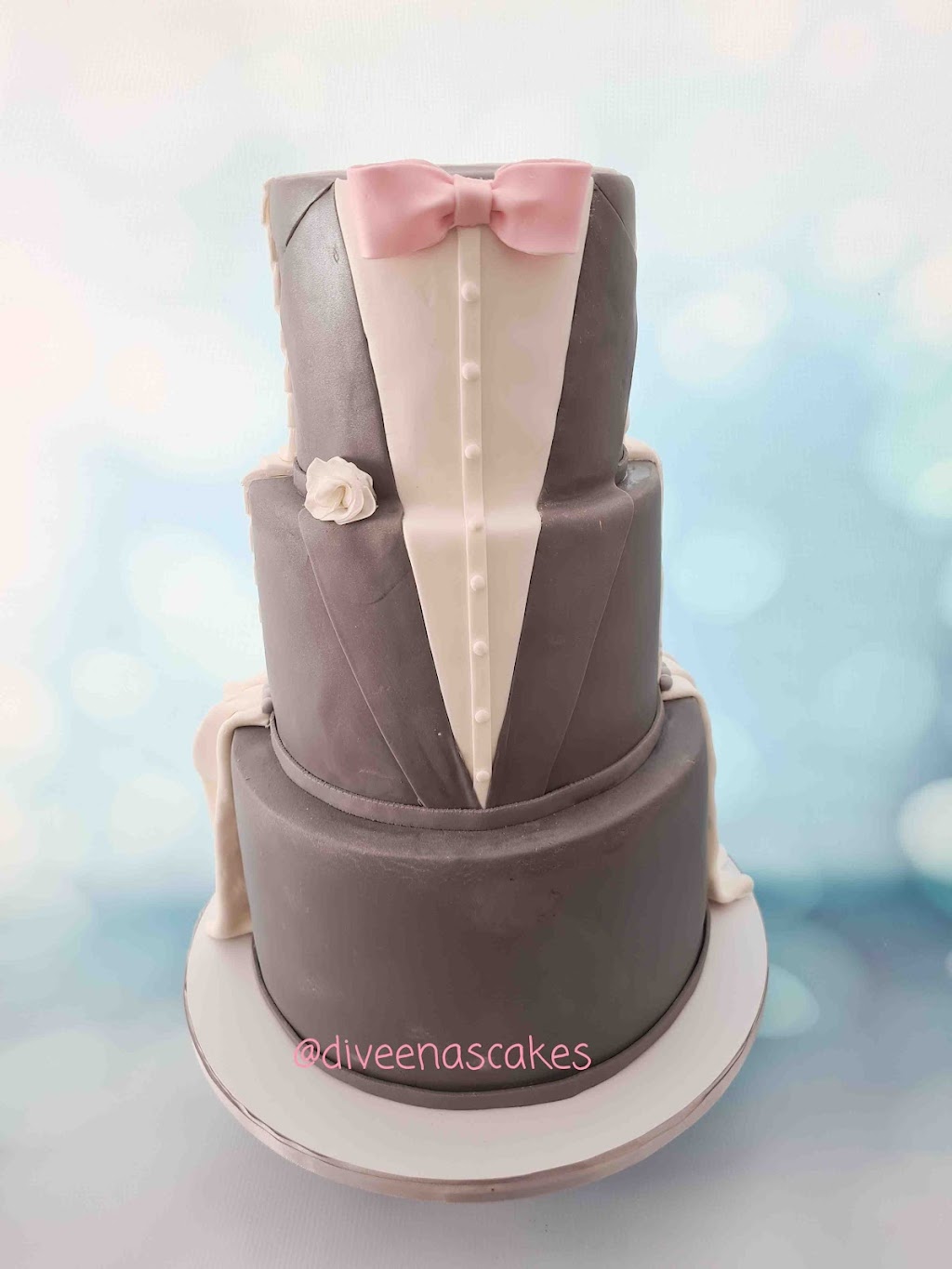 Diveenas Cakes | 1 Amelia St, Highton VIC 3216, Australia | Phone: 0433 365 396