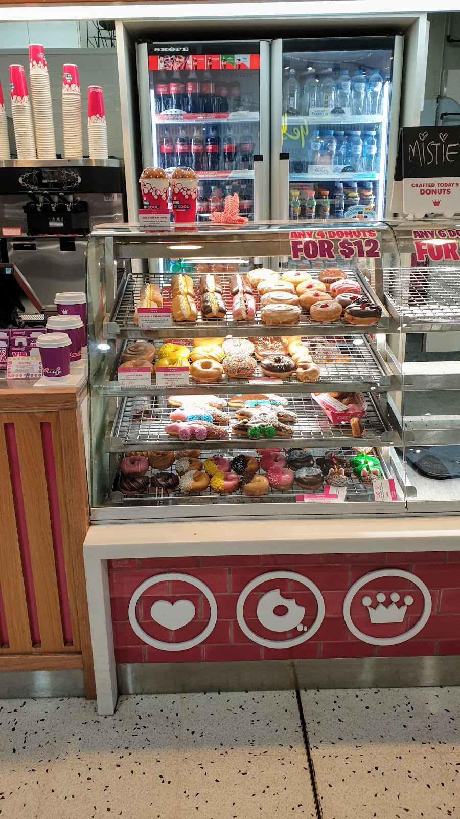 Donut King | bakery | Shop 41 Runaway Bay Shopping Centre Cnr Lae Drive and, Morala Ave, Runaway Bay QLD 4216, Australia | 0755289799 OR +61 7 5528 9799