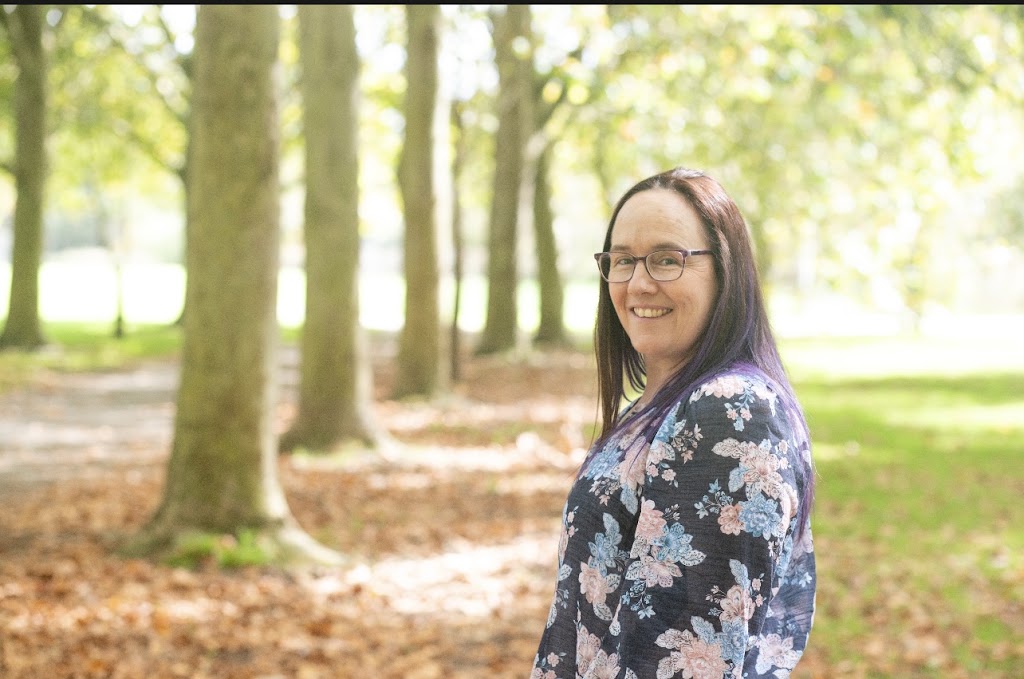 Medium Kristie Lott | 28 Douglas Parade, Traralgon VIC 3844, Australia | Phone: 0447 894 410