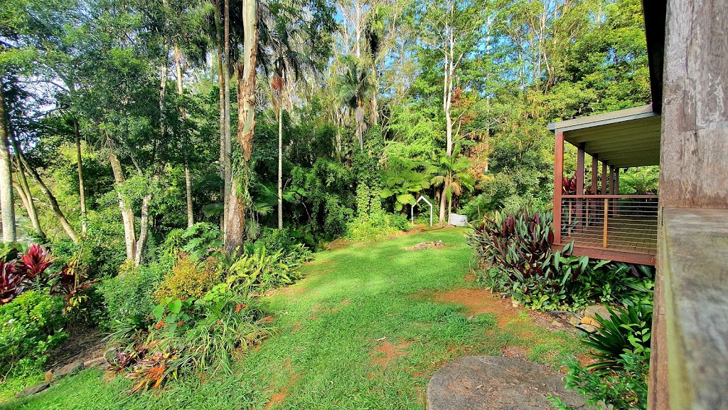 Lakehouse Manor | 860 Maleny Stanley River Rd, Booroobin QLD 4552, Australia | Phone: 4075522651