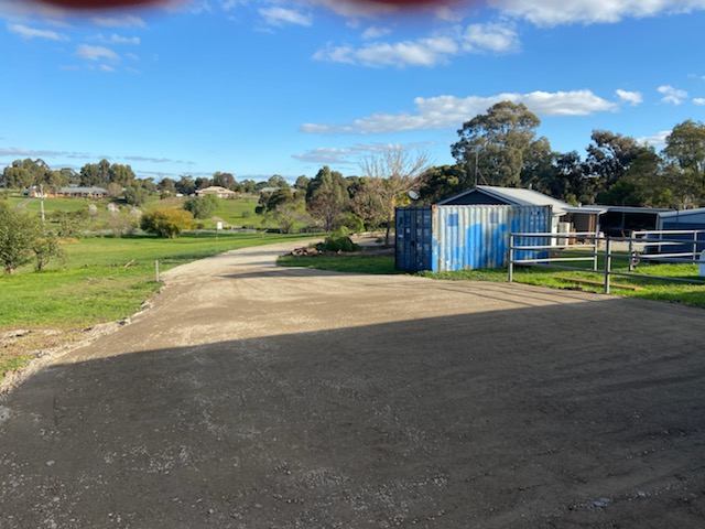 303 Earthworks Skid-steer Dump truck hire | 8 Merino Dr, Teesdale VIC 3328, Australia | Phone: 0438 351 102