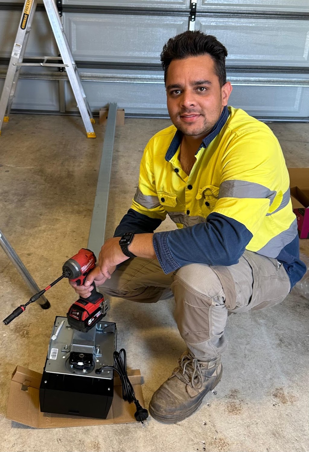 AM Garage Doors | 12 Bondon Cres, Manor Lakes VIC 3024, Australia | Phone: 0493 100 705