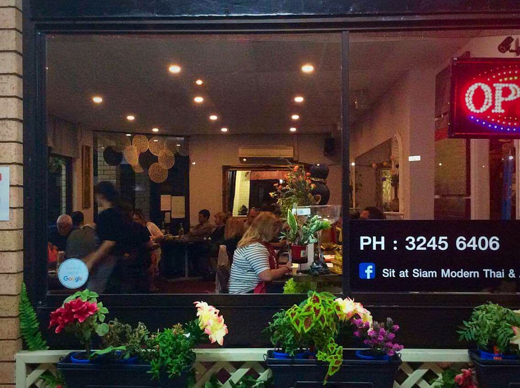Sit at Siam Thai Restaurant | 3/36 Old Cleveland Rd, Capalaba QLD 4157, Australia | Phone: (07) 3245 6406
