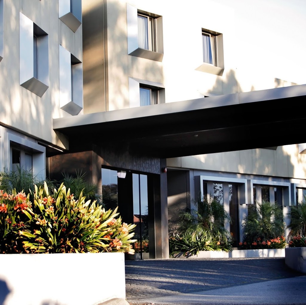 Golden Pebble Hotel | 500 Boronia Rd, Wantirna VIC 3152, Australia | Phone: (03) 9837 8800