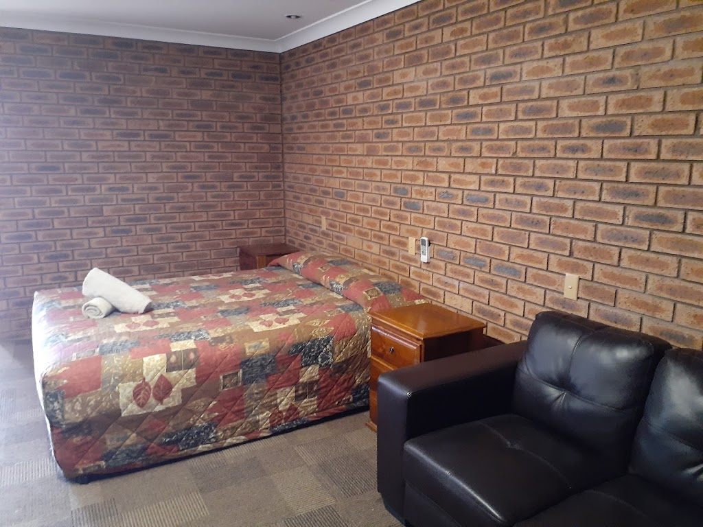 Cobar Town & Country Motor Inn | 52 Marshall St, Cobar NSW 2835, Australia | Phone: (02) 6836 1244