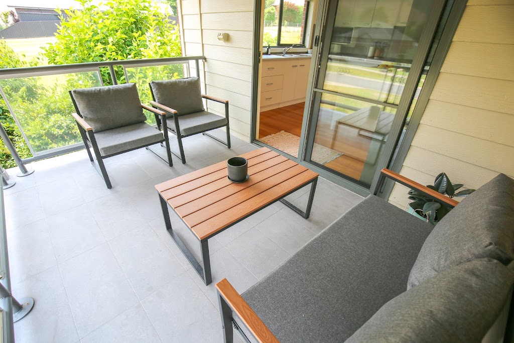 Alpine Nest | 4 Blue Hills Rise, Bright VIC 3741, Australia | Phone: (03) 5759 2555