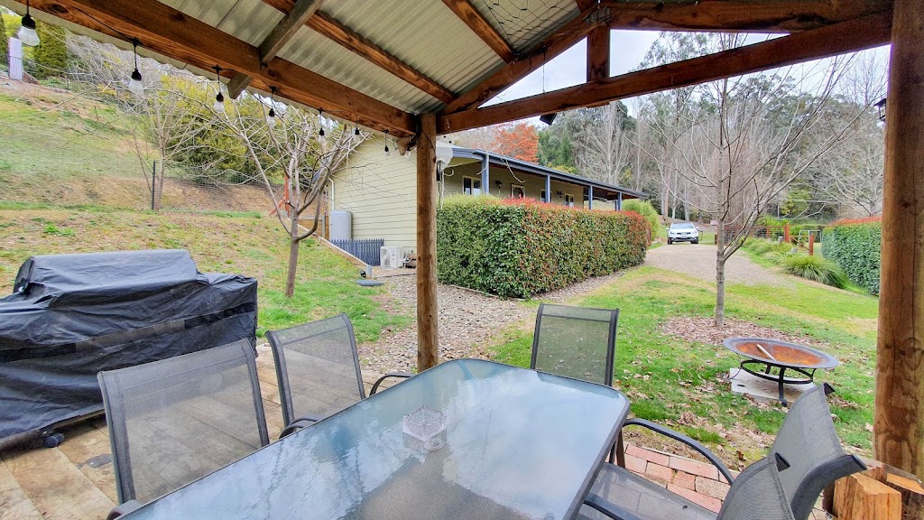 Houghs Cabin | 2 Houghs Ln, Bright VIC 3741, Australia | Phone: (03) 5759 2555