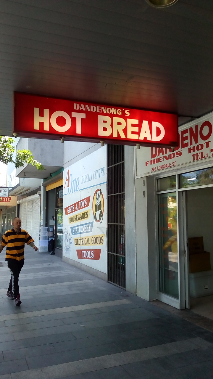 Dandenongs Friends Hot Bread | bakery | 293 Lonsdale St, Dandenong VIC 3175, Australia | 0397931391 OR +61 3 9793 1391