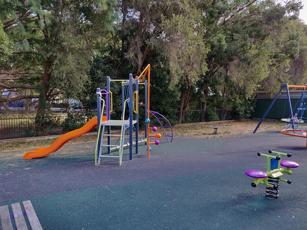 Mortdale Memorial Park | park | 65 Oxford St, Mortdale NSW 2223, Australia | 0293306400 OR +61 2 9330 6400