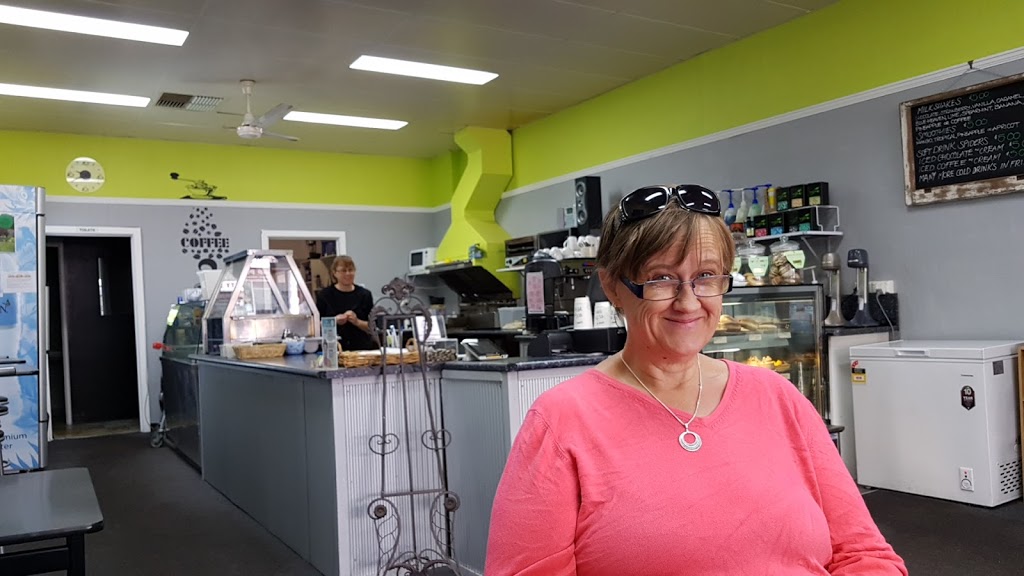 Llewats Cafe | cafe | 114 Main St, Stawell VIC 3380, Australia | 0353583246 OR +61 3 5358 3246