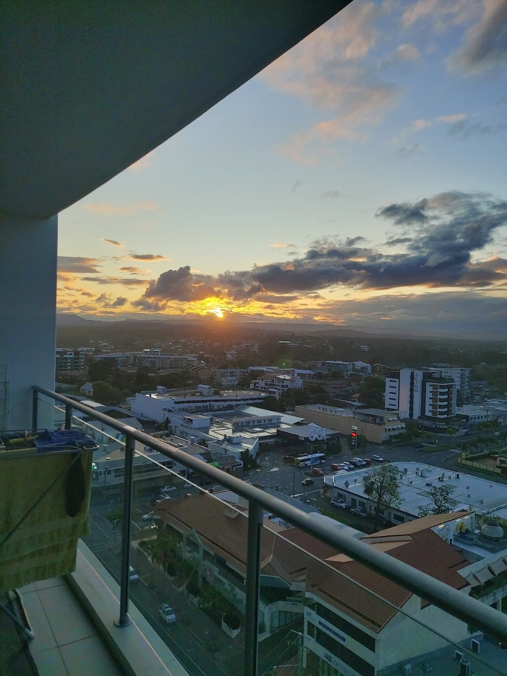 H2O Broadwater Apartments | 82 Marine Parade, Southport QLD 4215, Australia | Phone: (07) 5528 0215