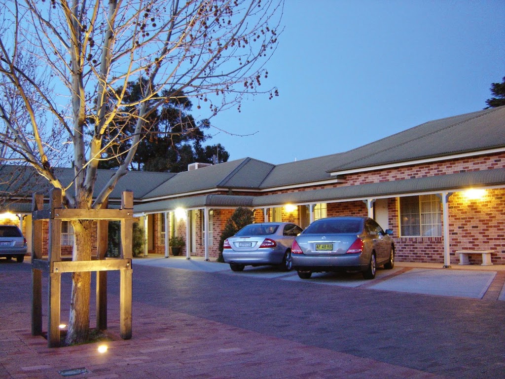 Country Gardens Motor Inn | 75 Grenfell Rd, Cowra NSW 2794, Australia | Phone: (02) 6341 1100