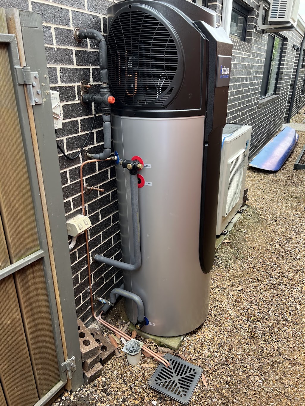Geelong Heat Pumps | 21/23 Gregory Ave, Newtown VIC 3220, Australia | Phone: 0411 375 484