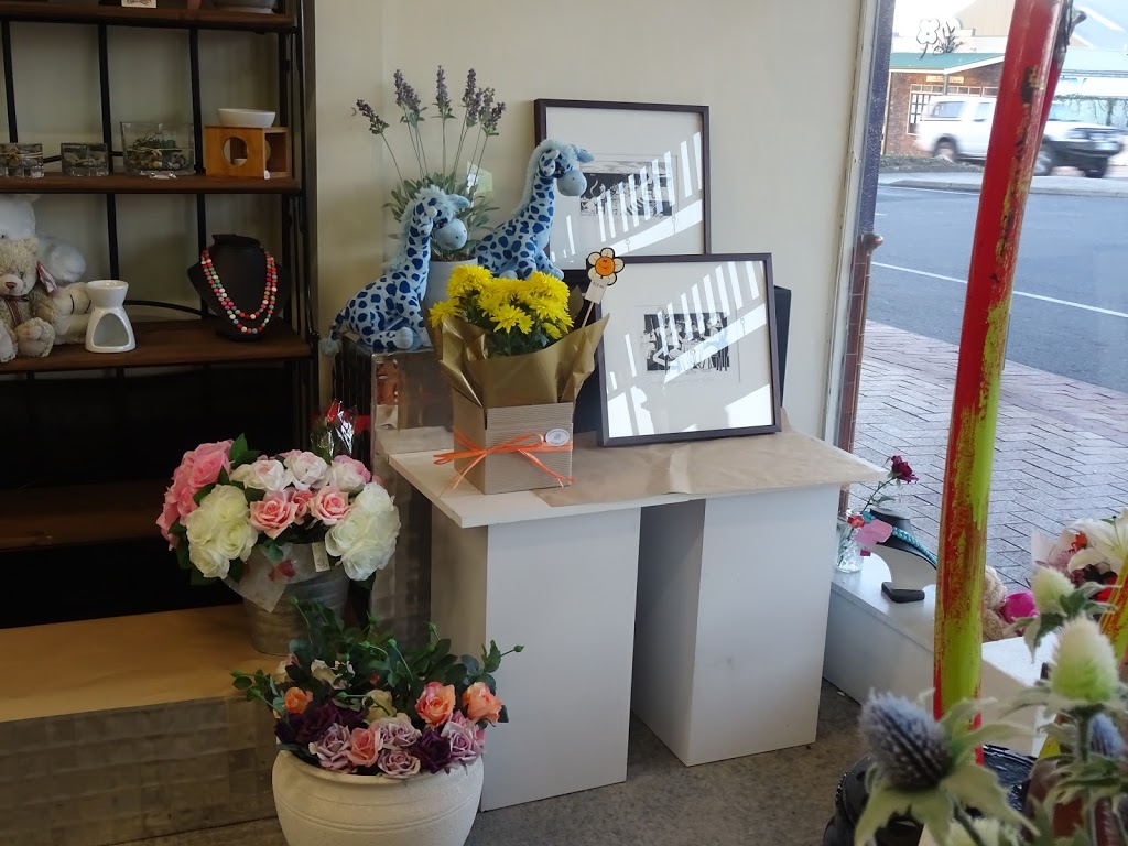 Korumburra Florist | 48 Commercial St, Korumburra VIC 3950, Australia | Phone: (03) 5655 2777