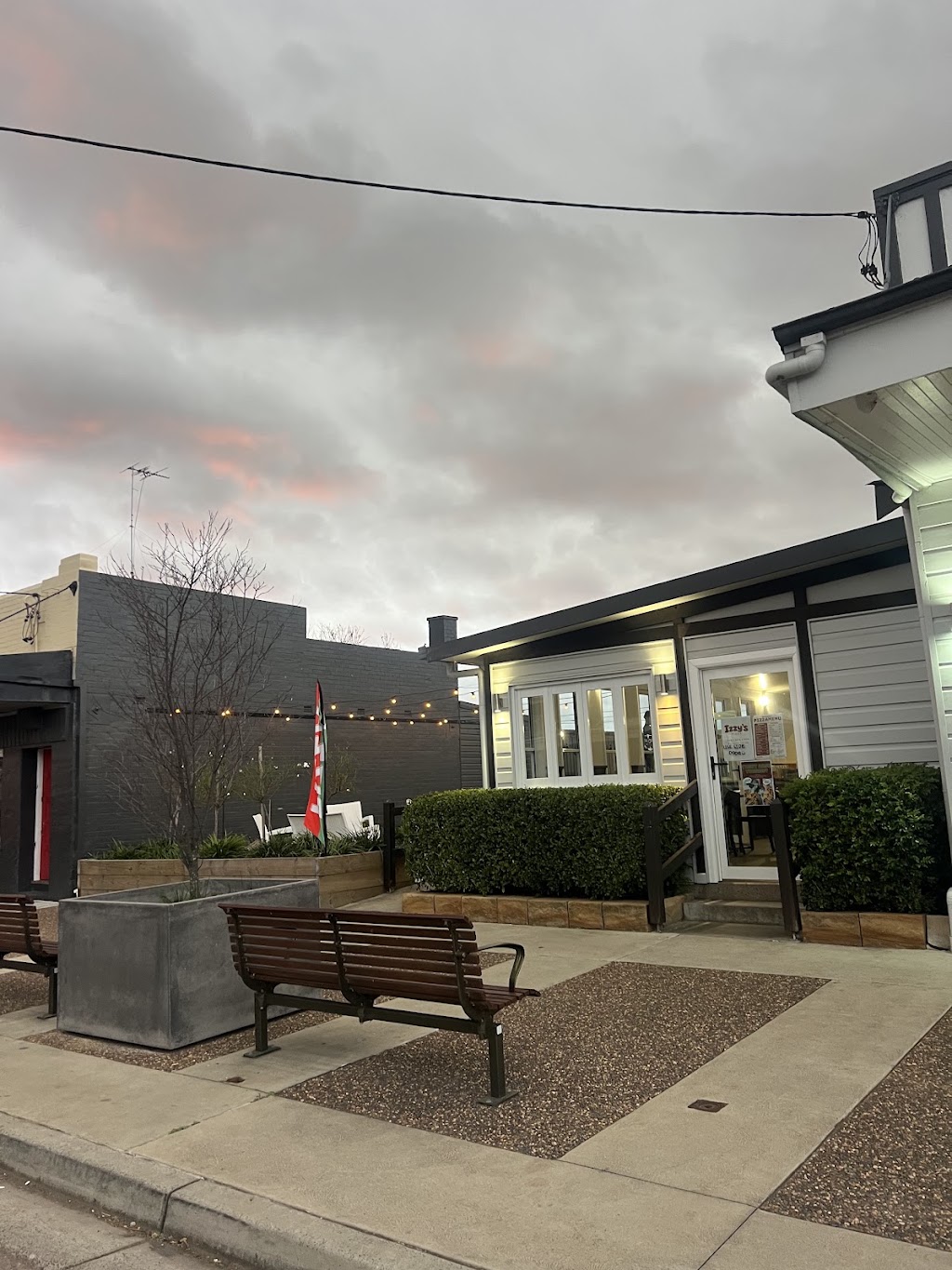 Izzy’s pizza | 14 Ogilvie St, Denman NSW 2328, Australia | Phone: 0447 116 431