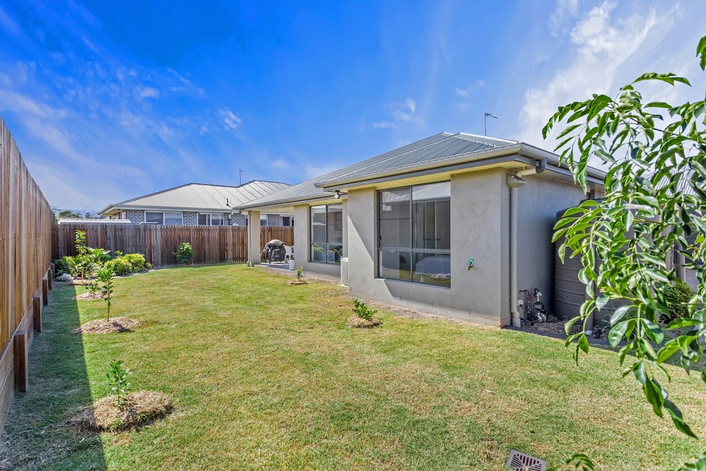 Bright Home - 4 bedroom, 2 bathroom in Toowoomba | 3 Bootes St, Kearneys Spring QLD 4350, Australia | Phone: 0402 379 007