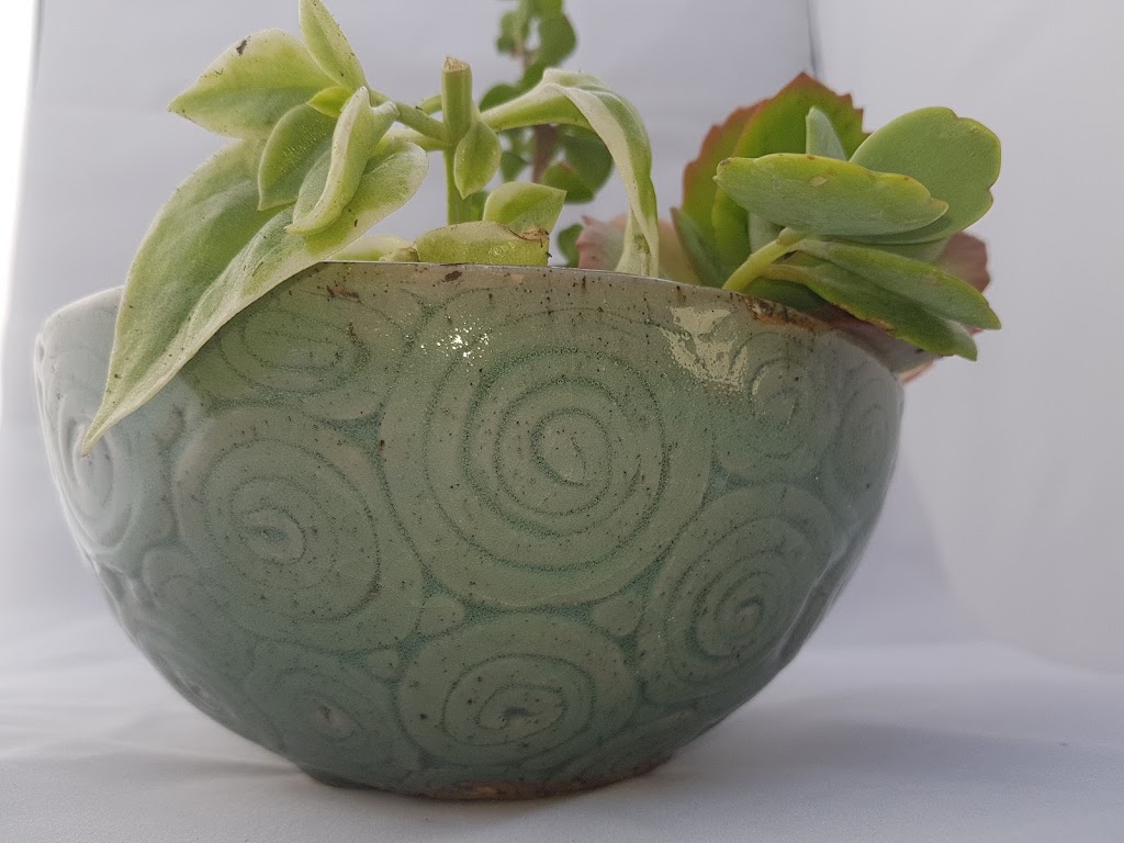 Pottery by J- |  | 16 Stradbroke Dr, Russell Island QLD 4184, Australia | 0481087081 OR +61 481 087 081
