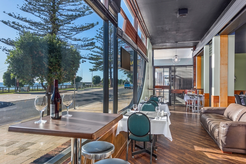 Raindrops Restaurant | 9 North Terrace, Burnie TAS 7320, Australia | Phone: (03) 6431 4866