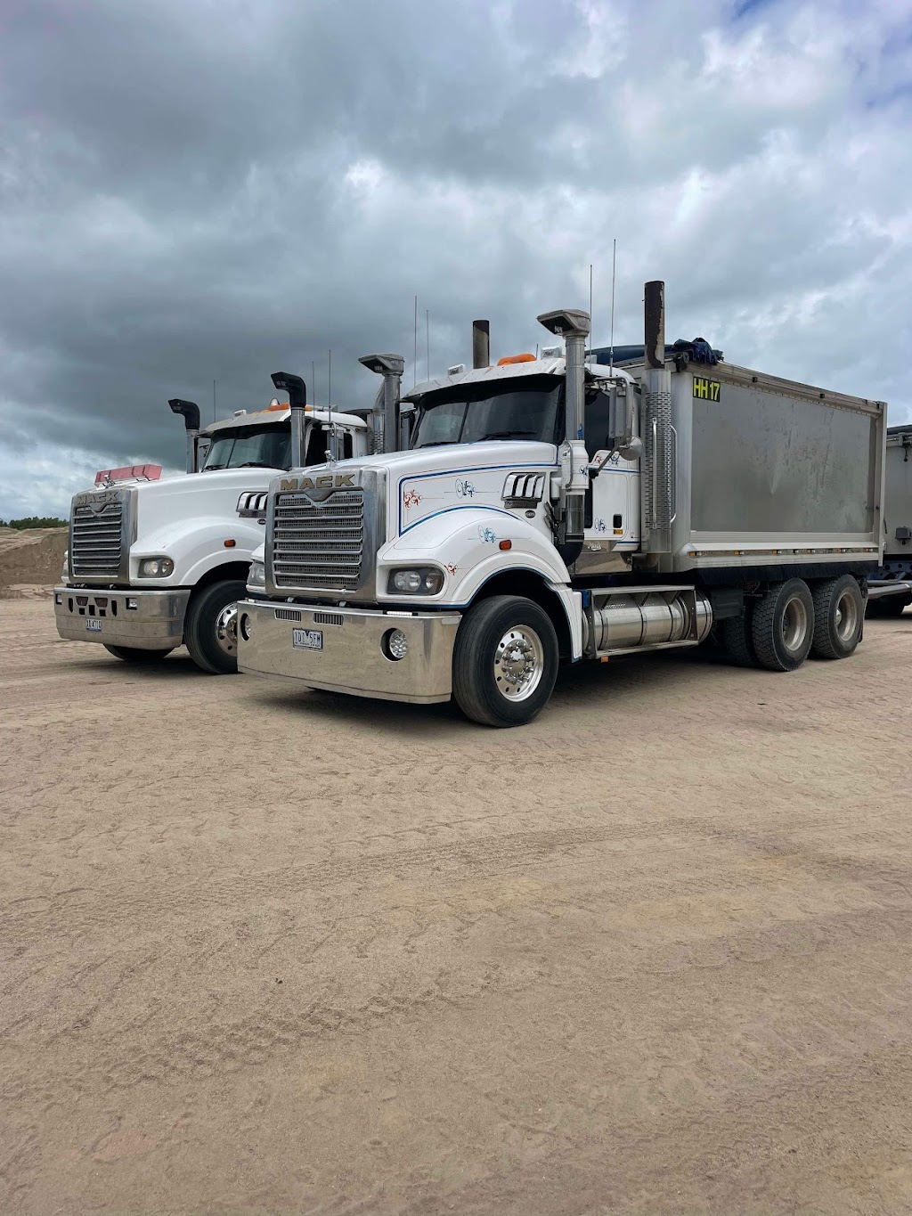 Harris Haulin Pty Ltd | 159 Marlborough Sarina Rd, Sarina QLD 4737, Australia | Phone: (07) 4956 1279