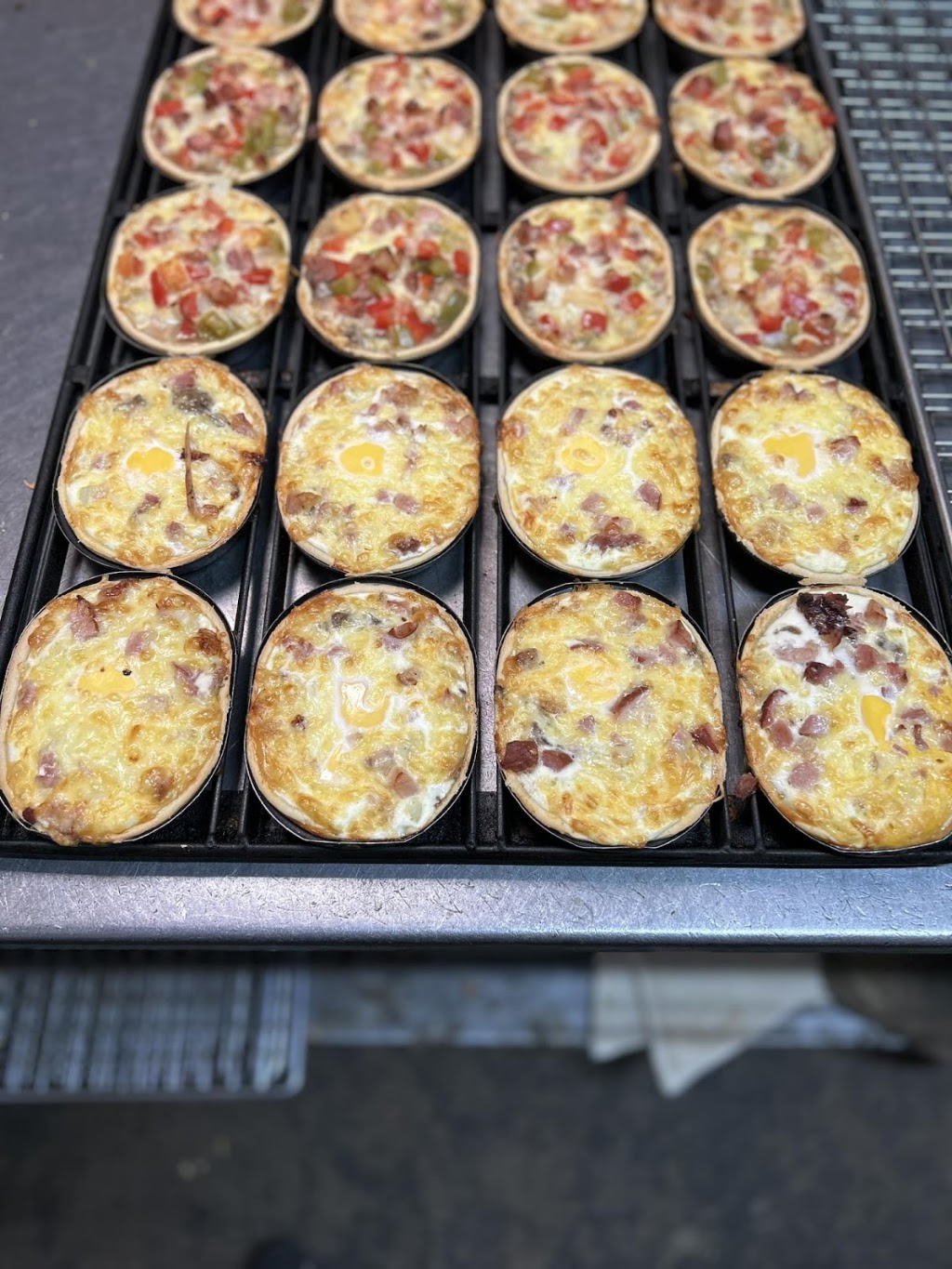 Macdermids Bakery | 17 Deniliquin Rd, Tocumwal NSW 2714, Australia | Phone: 0459 279 449