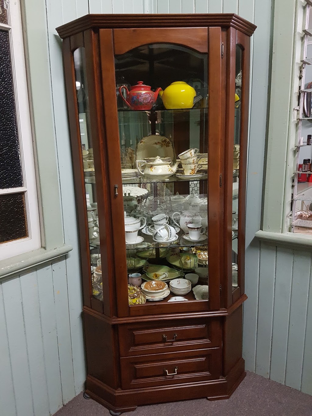 Innisfail Antiques and Restoration | furniture store | 1 Bruce Hwy, Innisfail QLD 4860, Australia | 0740612228 OR +61 7 4061 2228