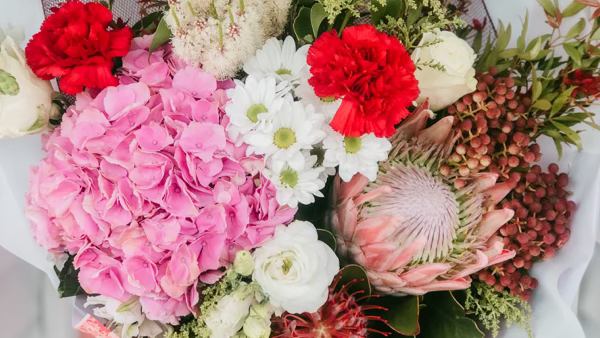 Shannon Hawkes Artisan Florals | florist | 60 Normanby St, Yeppoon QLD 4703, Australia | 0407062847 OR +61 407 062 847