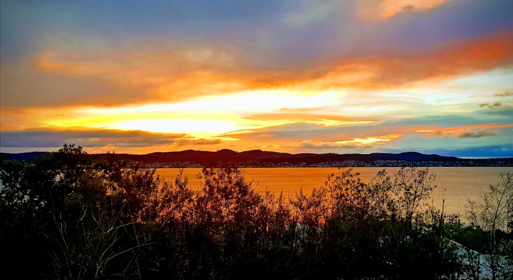 Sunrise on the Bay | lodging | 4 Portland Pl, Sandy Bay TAS 7005, Australia