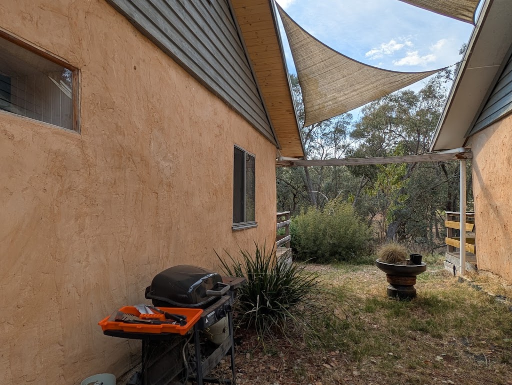Frogsong Cottages | 12 Goughs Point Ridge, Mountain Bay VIC 3723, Australia | Phone: 0437 507 040