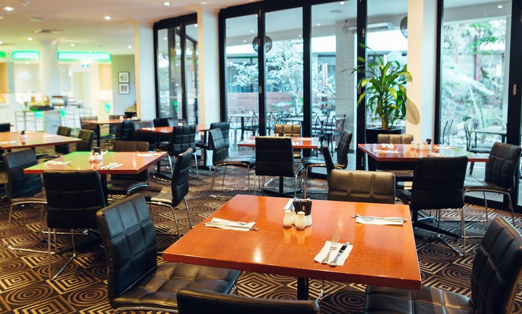 Holiday Inn Warwick Farm | 355 Hume Hwy, Warwick Farm NSW 2170, Australia | Phone: (02) 9726 1222