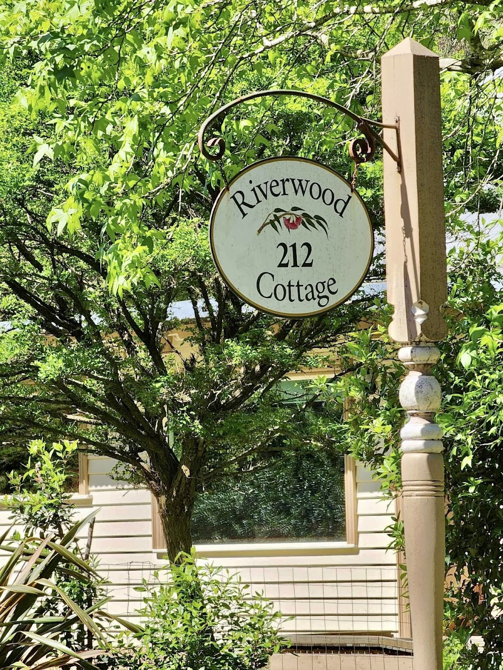 Riverwood Cottage Warburton accessible accommodation | 212 Woods Point Rd, East Warburton VIC 3799, Australia | Phone: 0405 523 722