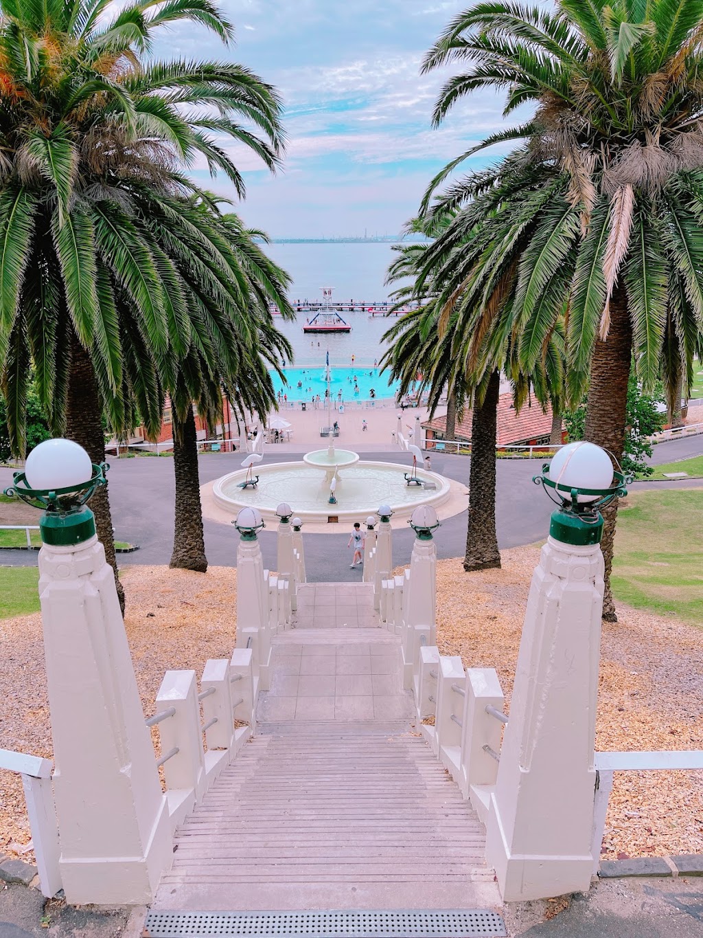 Eastern Beach Fountain |  | Eastern Beach Rd, Geelong VIC 3220, Australia | 0352725272 OR +61 3 5272 5272