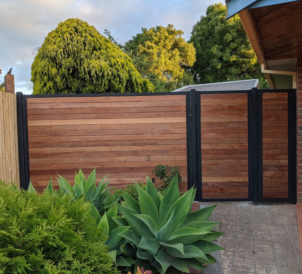 HR Fencing and Decking | 2 Scenery Dr, Clyde North VIC 3978, Australia | Phone: 0410 429 982