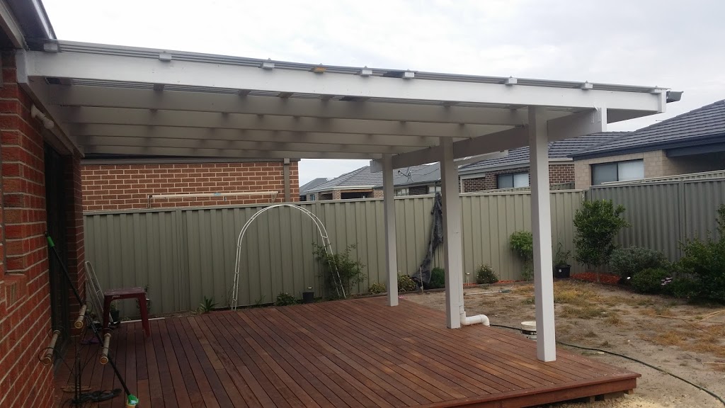 HR Fencing and Decking | 2 Scenery Dr, Clyde North VIC 3978, Australia | Phone: 0410 429 982