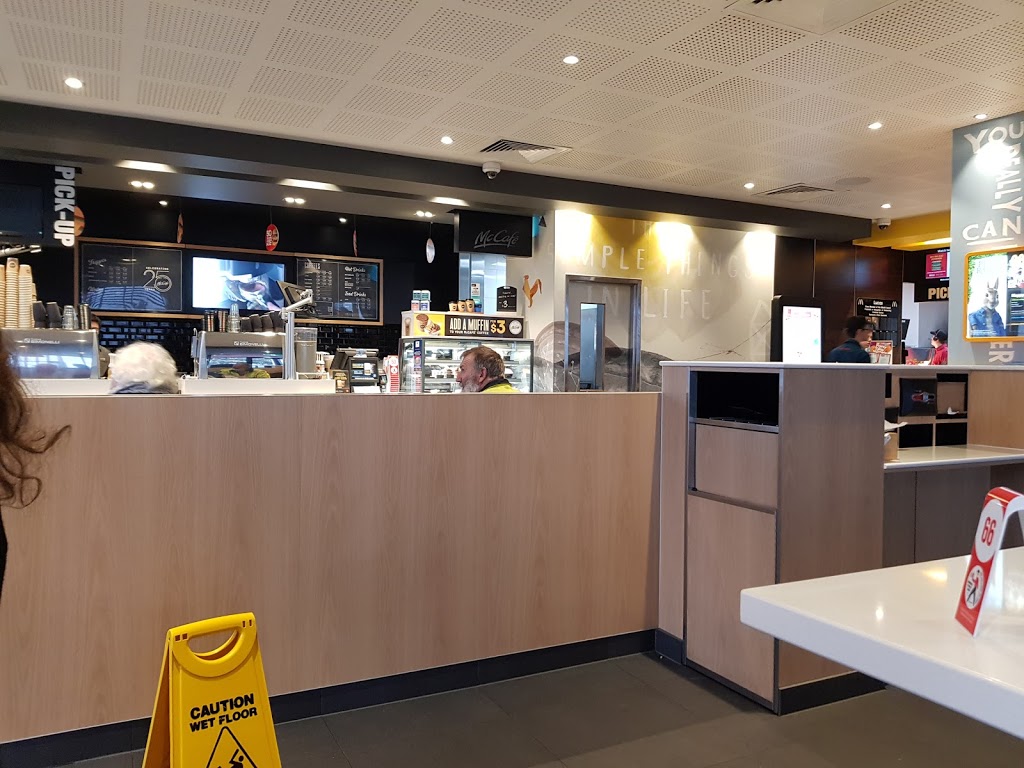 McDonalds Lucas | cafe | 1 Coltman Plaza, Lucas VIC 3350, Australia | 0343139673 OR +61 3 4313 9673