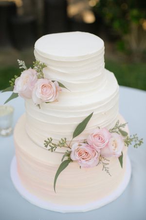 Luscious Layers Cakes | bakery | shed 6/21 Leather St, Breakwater VIC 3219, Australia | 0439313761 OR +61 439 313 761