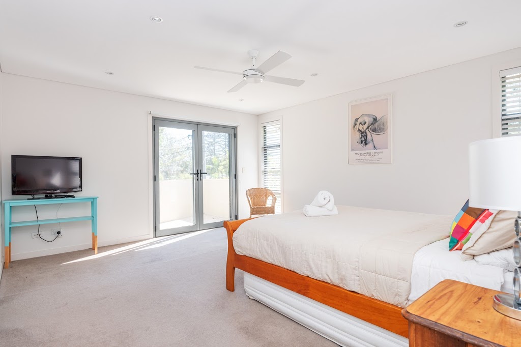 At Frangipani - Palm Beach Holiday Rentals | 2A Woorak Rd, Palm Beach NSW 2108, Australia | Phone: (02) 9974 5999